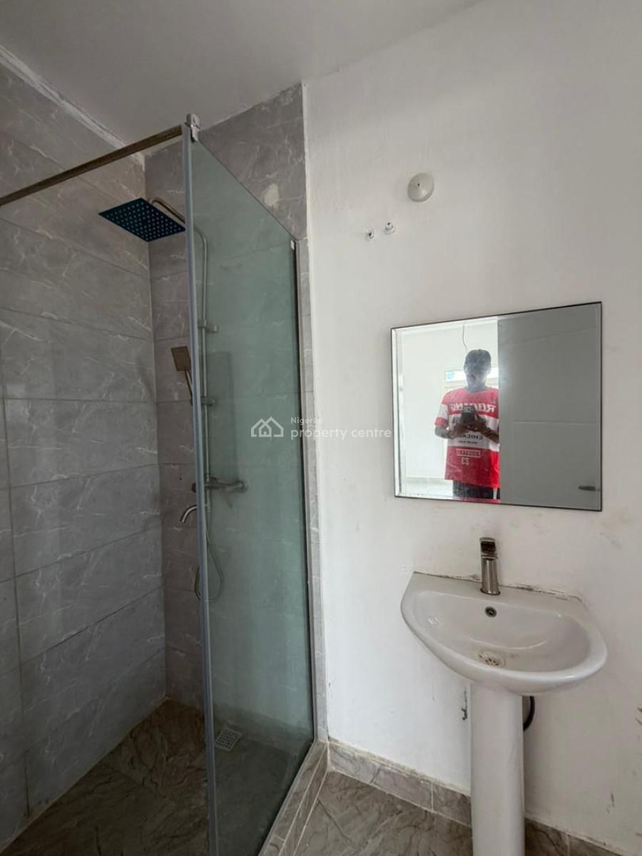 Secure & Spacious in Lekki: 2-bedroom, Off, Lekki, Lagos, Flat / Apartment for Rent