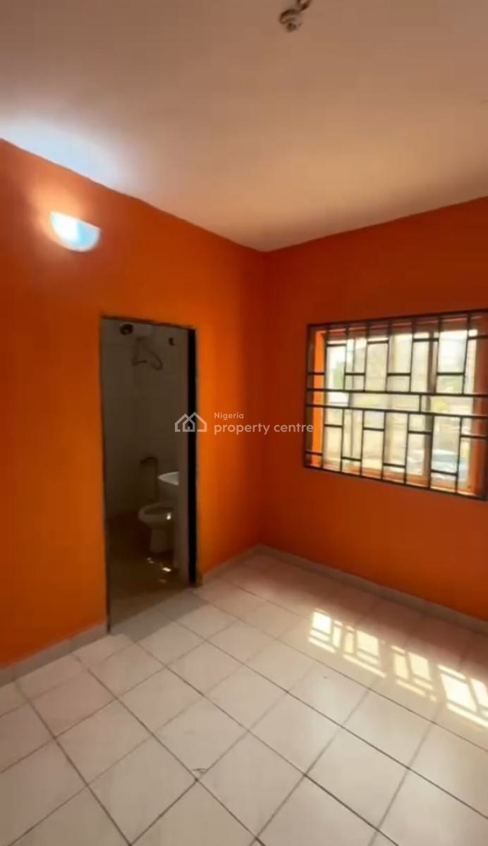 4 Bedroom Flat, 1st Floor , Tarred Rd, Area 8(tarred Rd), Garki, Abuja, Flat / Apartment for Rent