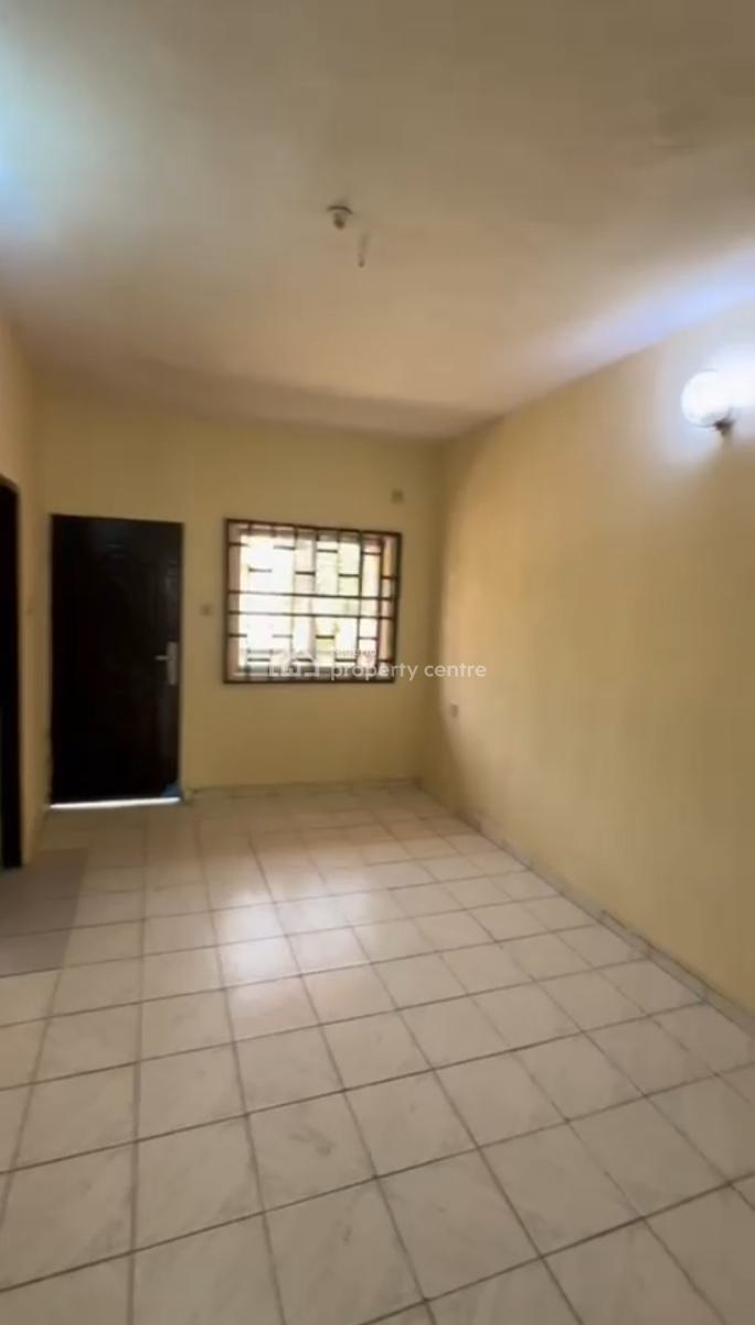 4 Bedroom Flat, 1st Floor , Tarred Rd, Area 8(tarred Rd), Garki, Abuja, Flat / Apartment for Rent