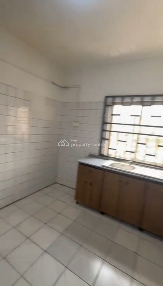 4 Bedroom Flat, 1st Floor , Tarred Rd, Area 8(tarred Rd), Garki, Abuja, Flat / Apartment for Rent