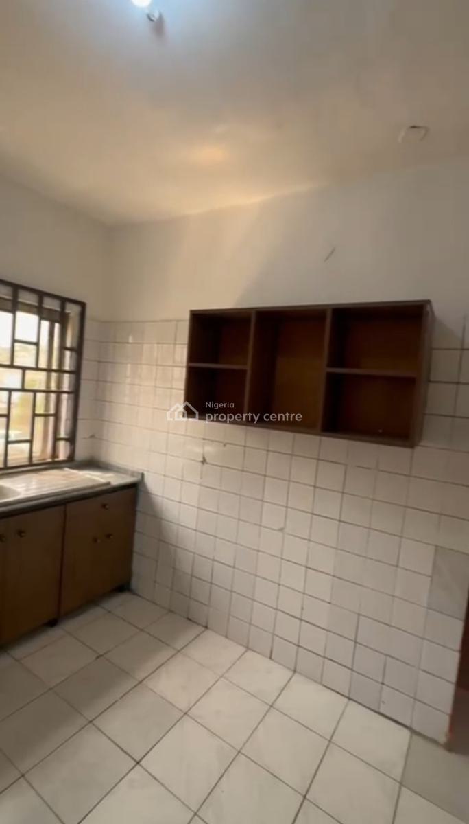 4 Bedroom Flat, 1st Floor , Tarred Rd, Area 8(tarred Rd), Garki, Abuja, Flat / Apartment for Rent