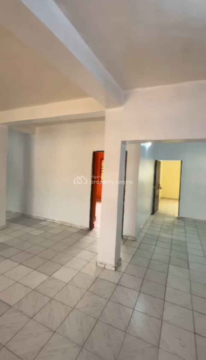 4 Bedroom Flat, 1st Floor , Tarred Rd, Area 8(tarred Rd), Garki, Abuja, Flat / Apartment for Rent