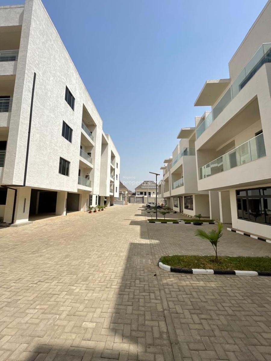 5-bedroom Semi-detached Duplex + B.q, Guzape District, Abuja, Semi-detached Duplex for Sale