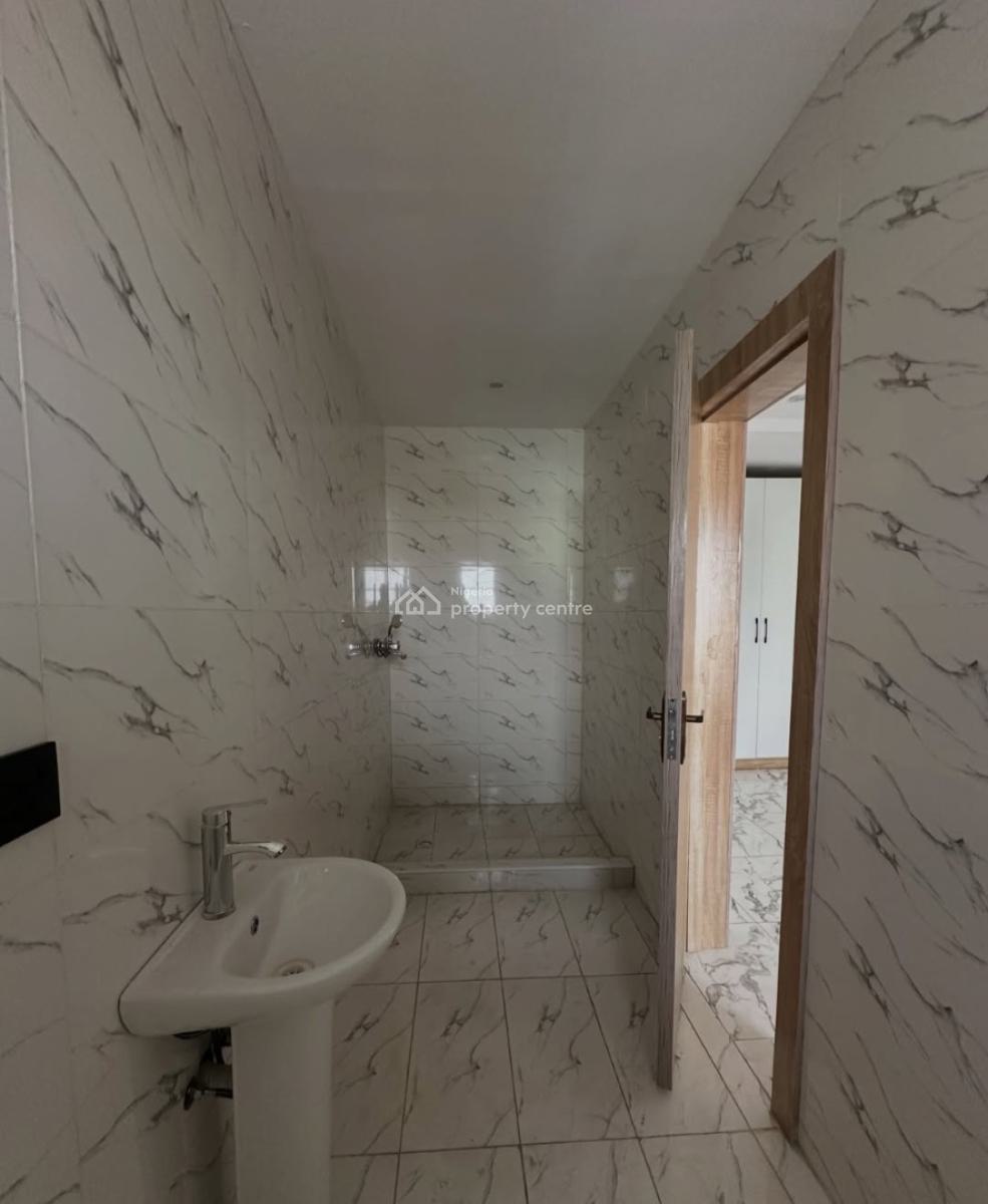 Serviced with 24/7 Power Supply 3 Bedroom En-suite Penthouse Apartment, Lekki Phase 1, Lekki, Lagos, Flat / Apartment for Rent