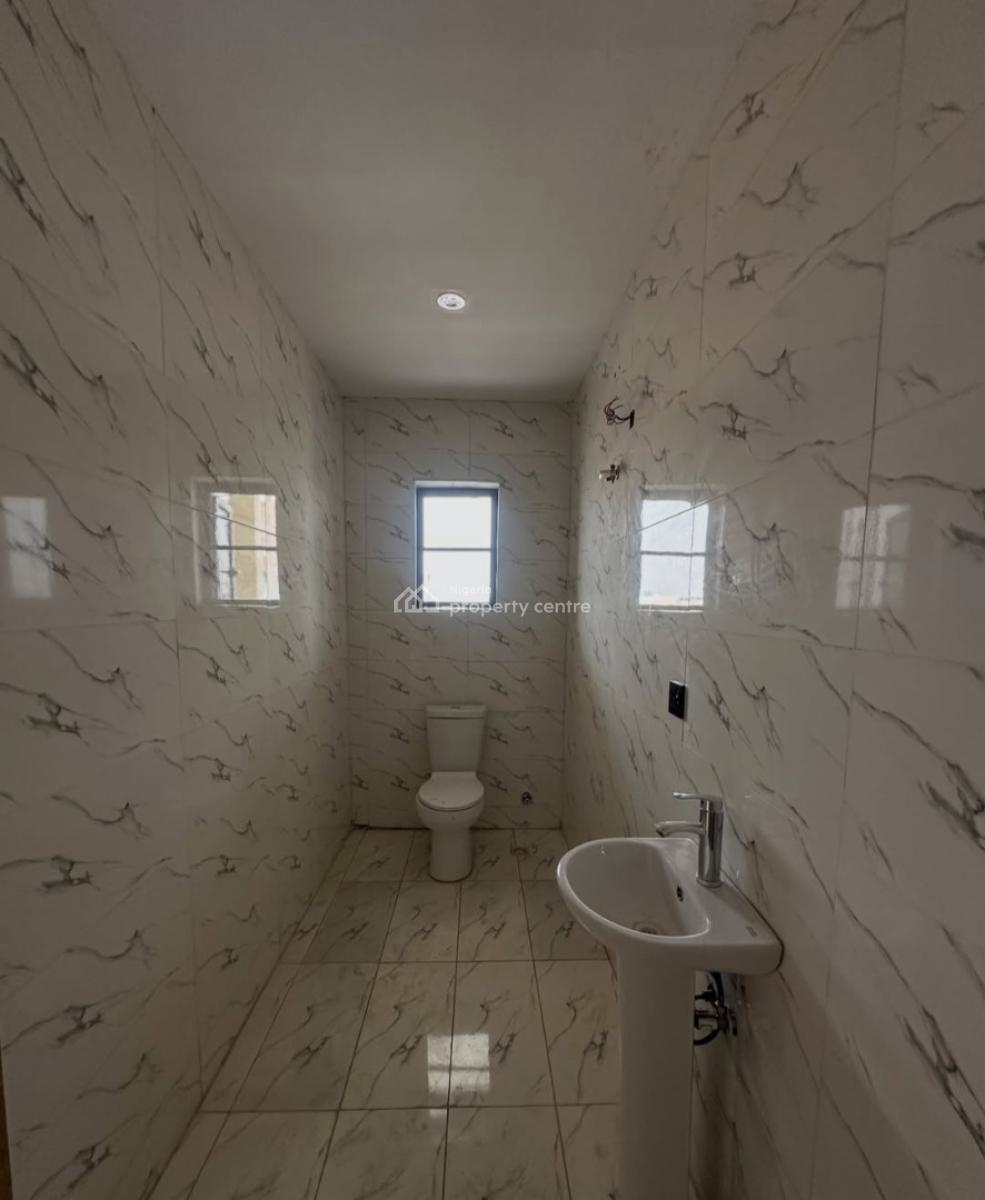 Serviced with 24/7 Power Supply 3 Bedroom En-suite Penthouse Apartment, Lekki Phase 1, Lekki, Lagos, Flat / Apartment for Rent