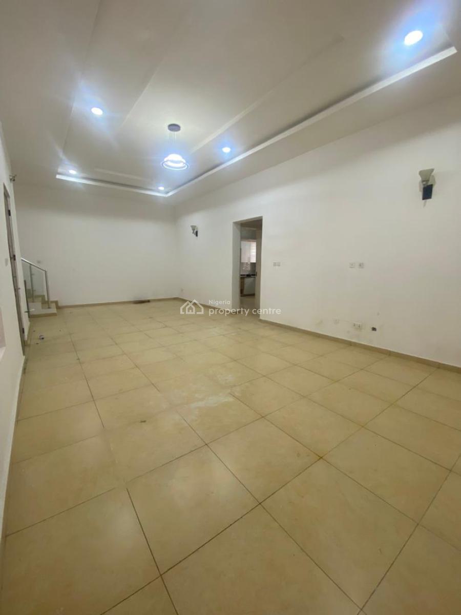 Spacious 4 Bedroom Terraced Duplex, Lekki, Lagos, Flat / Apartment for Rent