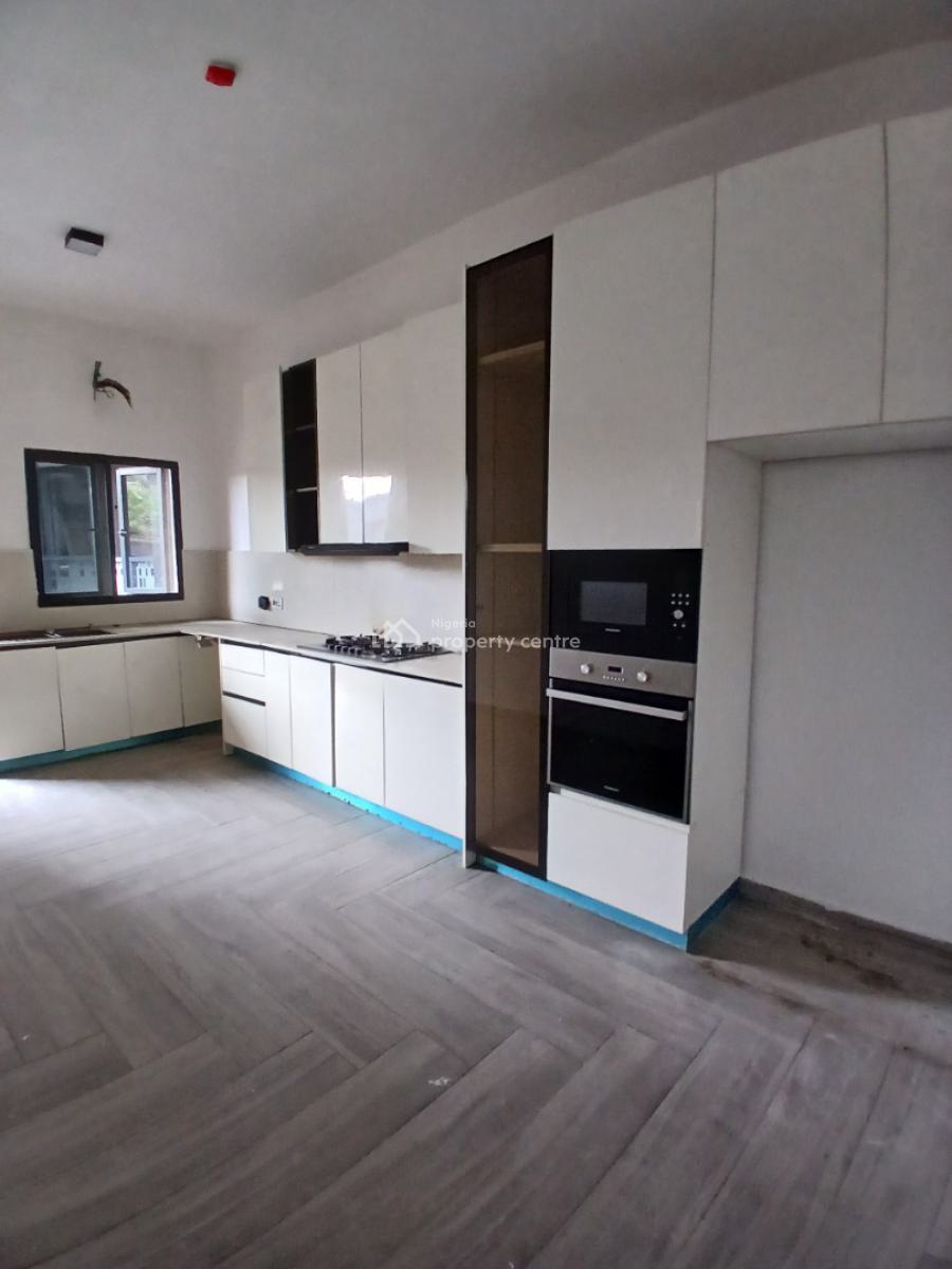 Serviced with 24/7 Power Supply 4 Bedroom En-suite Maisonette with an, Lekki Phase 1, Lekki, Lagos, House for Sale