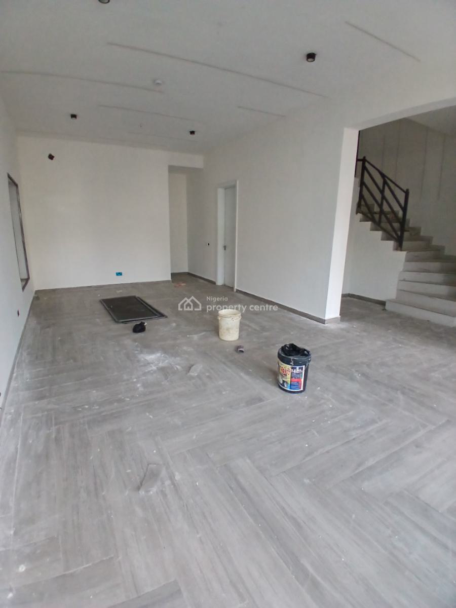 Serviced with 24/7 Power Supply 4 Bedroom En-suite Maisonette with an, Lekki Phase 1, Lekki, Lagos, House for Sale