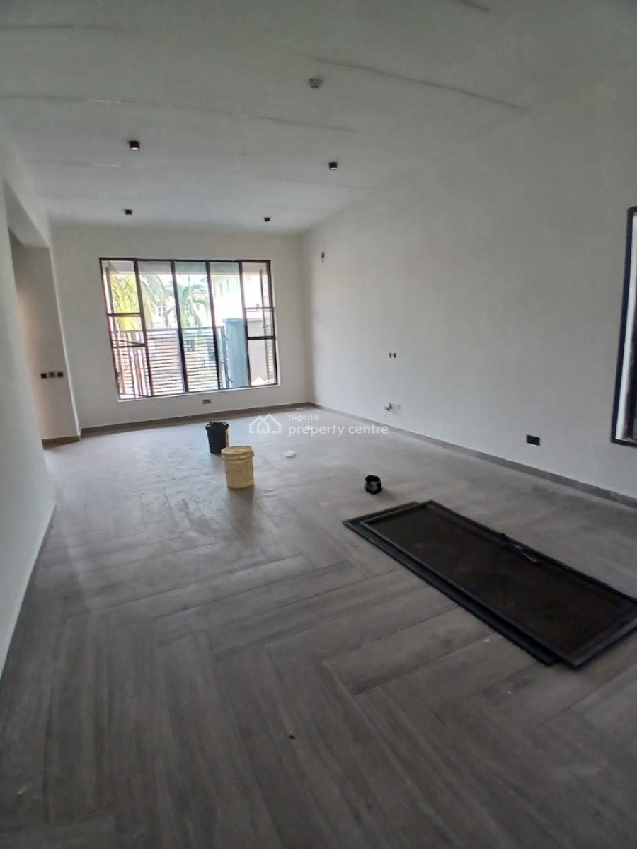 Serviced with 24/7 Power Supply 4 Bedroom En-suite Maisonette with an, Lekki Phase 1, Lekki, Lagos, House for Sale