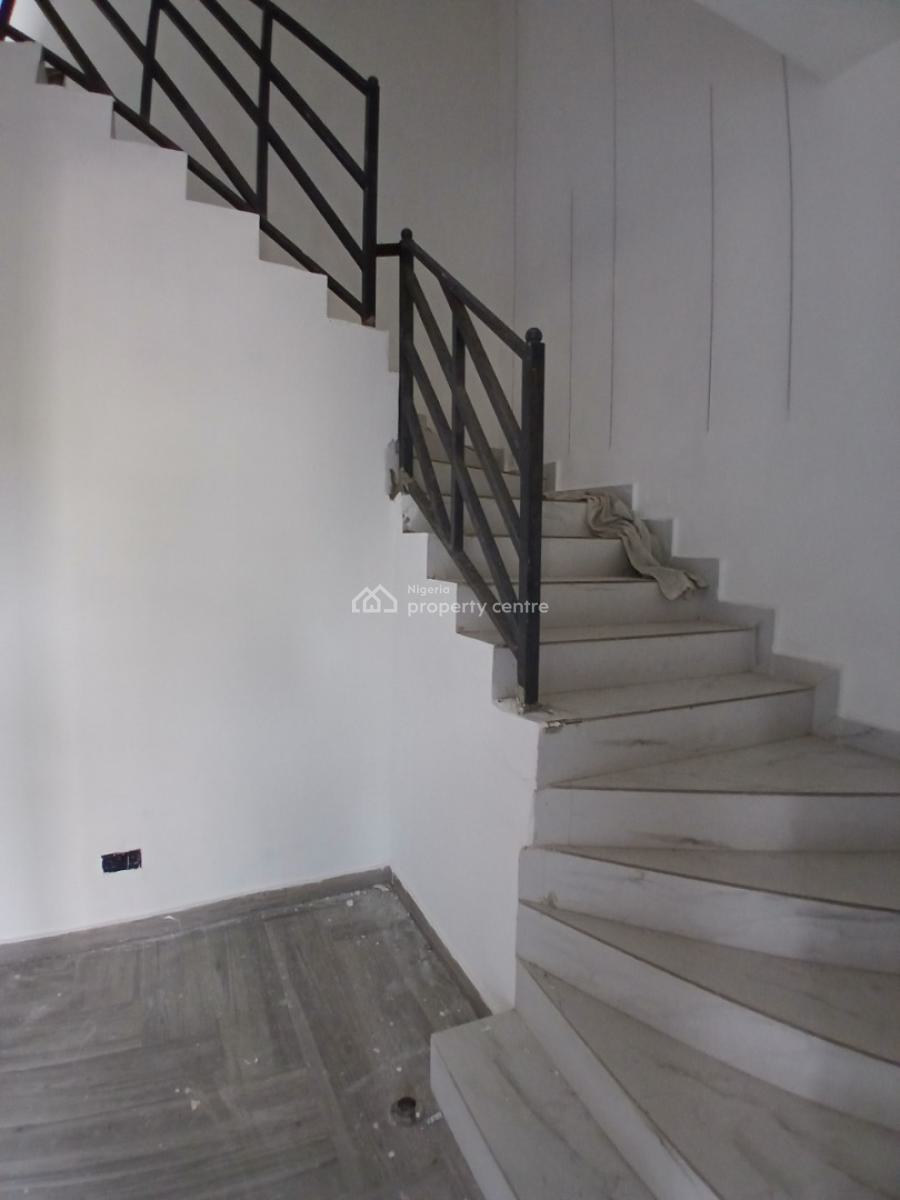 Serviced with 24/7 Power Supply 4 Bedroom En-suite Maisonette with an, Lekki Phase 1, Lekki, Lagos, House for Sale