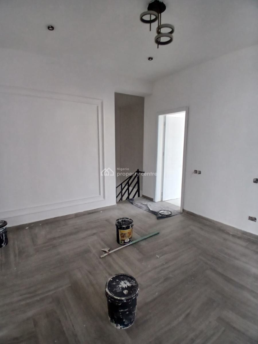 Serviced with 24/7 Power Supply 4 Bedroom En-suite Maisonette with an, Lekki Phase 1, Lekki, Lagos, House for Sale