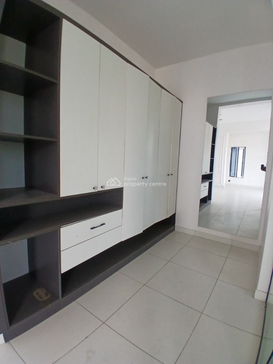 Serviced with 24/7 Power Supply 4 Bedroom En-suite Maisonette with an, Lekki Phase 1, Lekki, Lagos, House for Sale