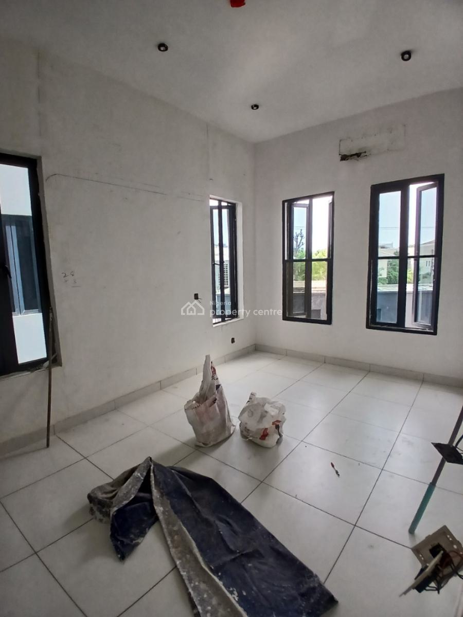 Serviced with 24/7 Power Supply 4 Bedroom En-suite Maisonette with an, Lekki Phase 1, Lekki, Lagos, House for Sale