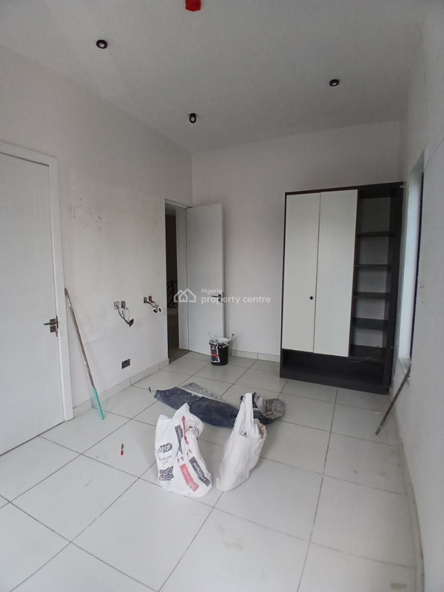 Serviced with 24/7 Power Supply 4 Bedroom En-suite Maisonette with an, Lekki Phase 1, Lekki, Lagos, House for Sale