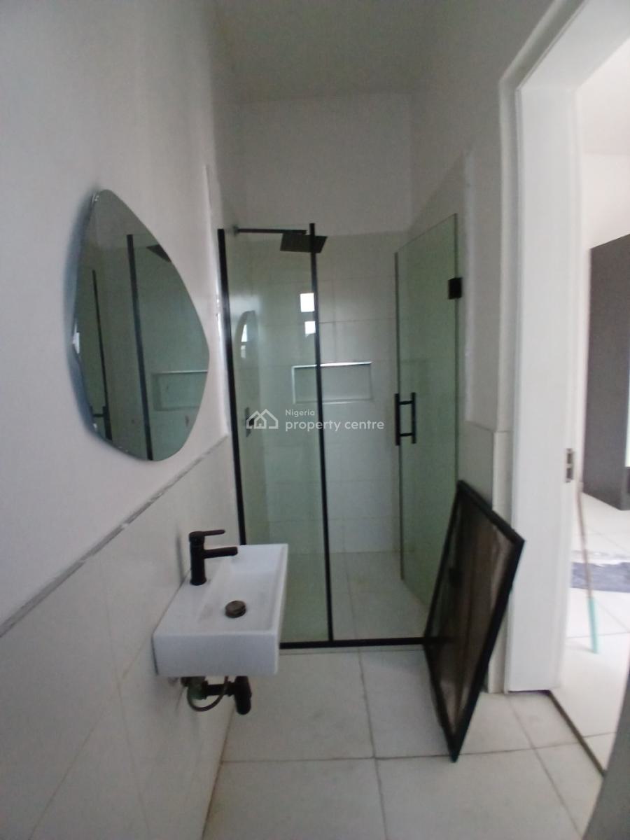 Serviced with 24/7 Power Supply 4 Bedroom En-suite Maisonette with an, Lekki Phase 1, Lekki, Lagos, House for Sale