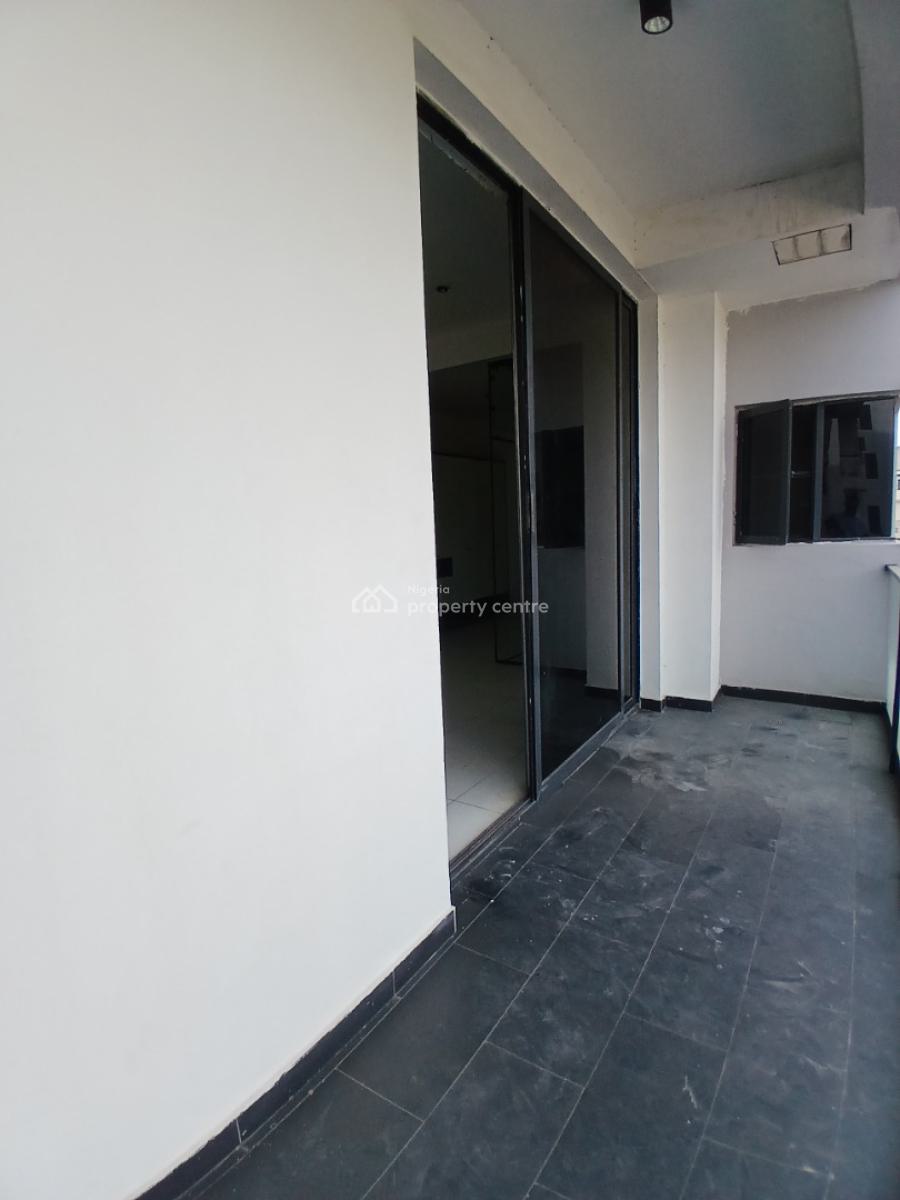 Serviced with 24/7 Power Supply 4 Bedroom En-suite Maisonette with an, Lekki Phase 1, Lekki, Lagos, House for Sale