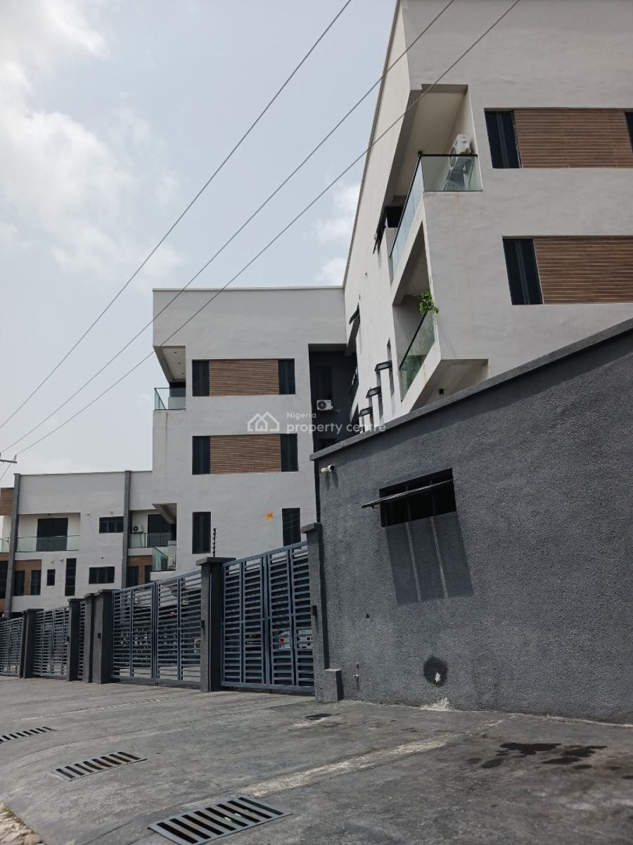 Serviced with 24/7 Power Supply 4 Bedroom En-suite Maisonette with an, Lekki Phase 1, Lekki, Lagos, House for Sale