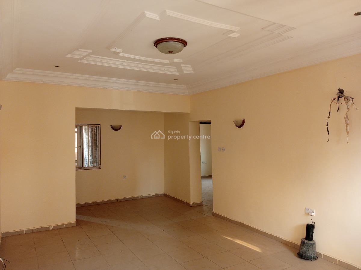 a Well Renovated 2bedroom at New Site Estate, New Site Estate Lugbe Fha, Fha (f.h.a), Lugbe District, Abuja, Flat / Apartment for Rent