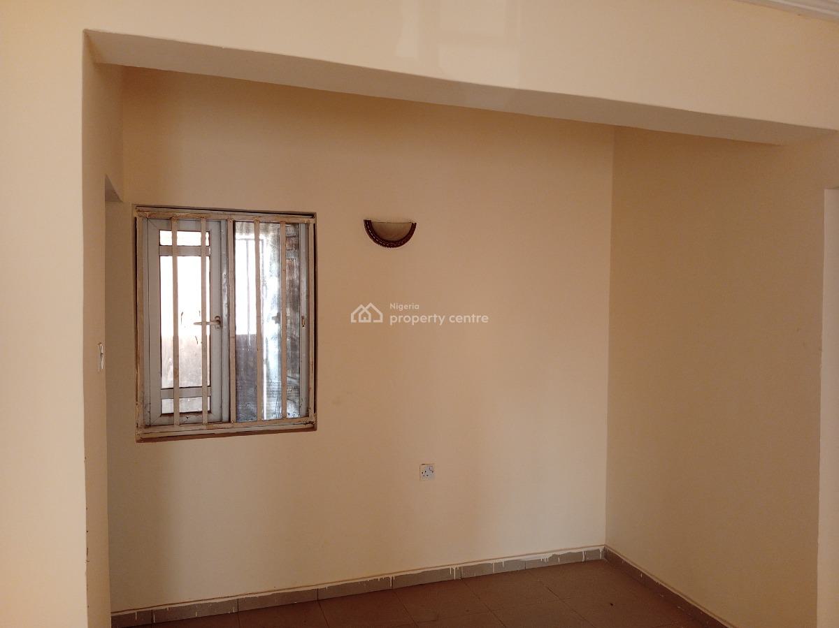 a Well Renovated 2bedroom at New Site Estate, New Site Estate Lugbe Fha, Fha (f.h.a), Lugbe District, Abuja, Flat / Apartment for Rent