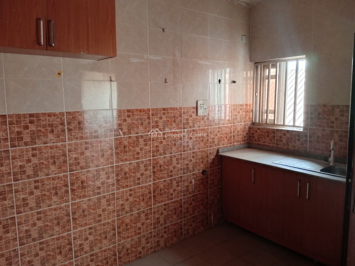 a Well Renovated 2bedroom at New Site Estate, New Site Estate Lugbe Fha, Fha (f.h.a), Lugbe District, Abuja, Flat / Apartment for Rent