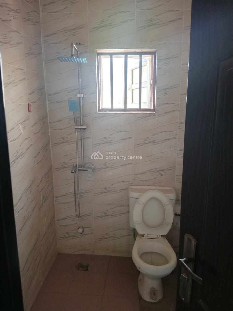 a Well Renovated 2bedroom at New Site Estate, New Site Estate Lugbe Fha, Fha (f.h.a), Lugbe District, Abuja, Flat / Apartment for Rent