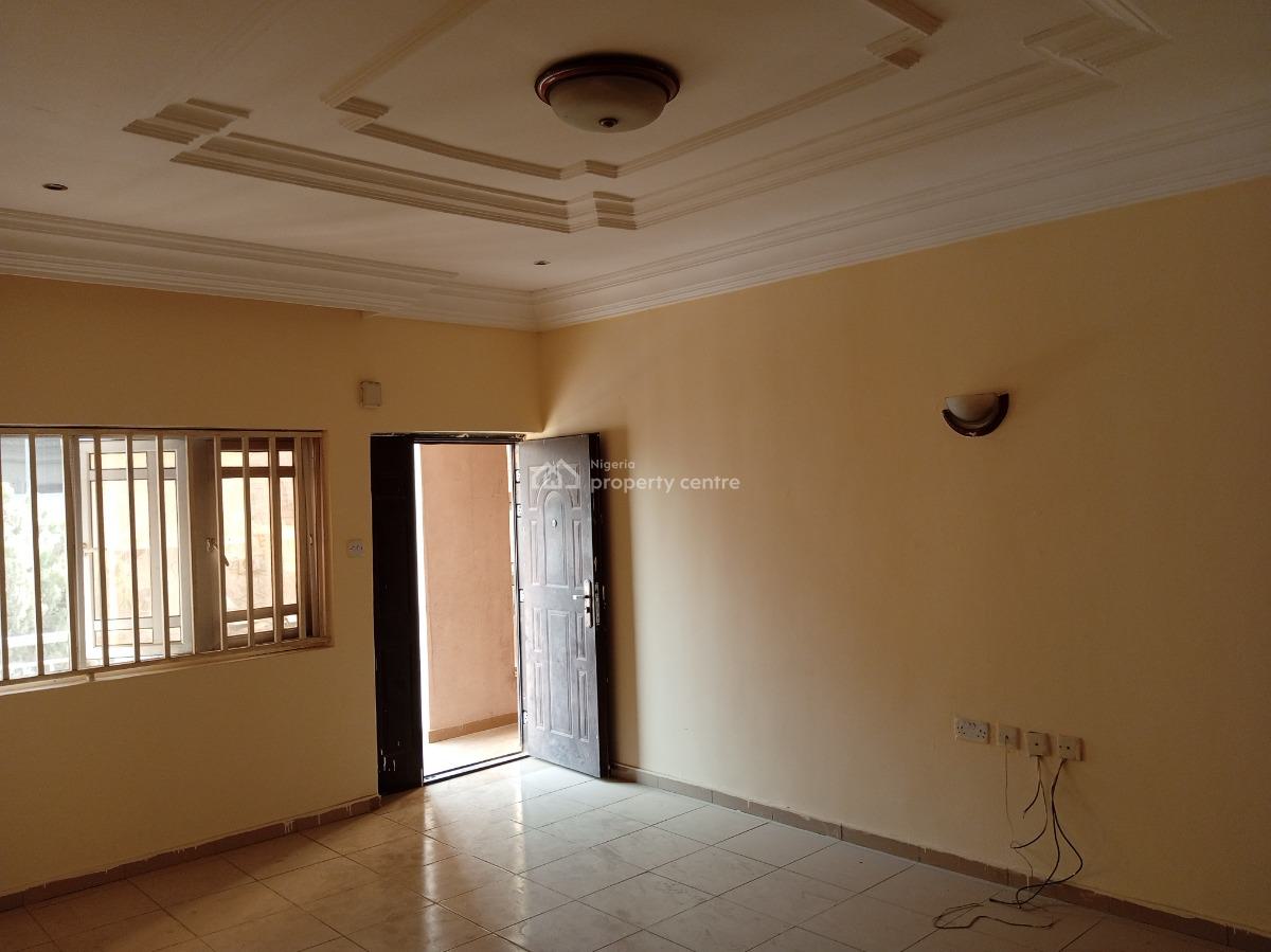 a Well Renovated 2bedroom at New Site Estate, New Site Estate Lugbe Fha, Fha (f.h.a), Lugbe District, Abuja, Flat / Apartment for Rent