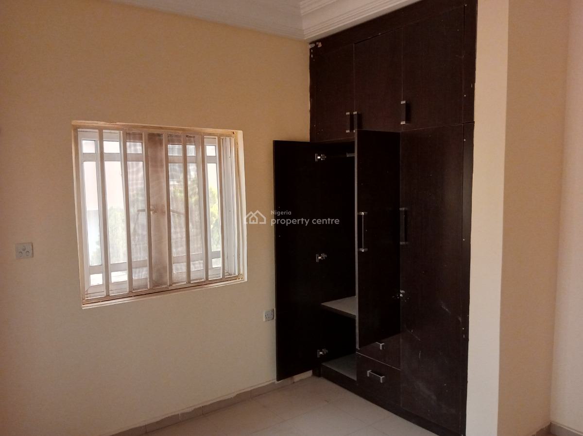 a Well Renovated 2bedroom at New Site Estate, New Site Estate Lugbe Fha, Fha (f.h.a), Lugbe District, Abuja, Flat / Apartment for Rent