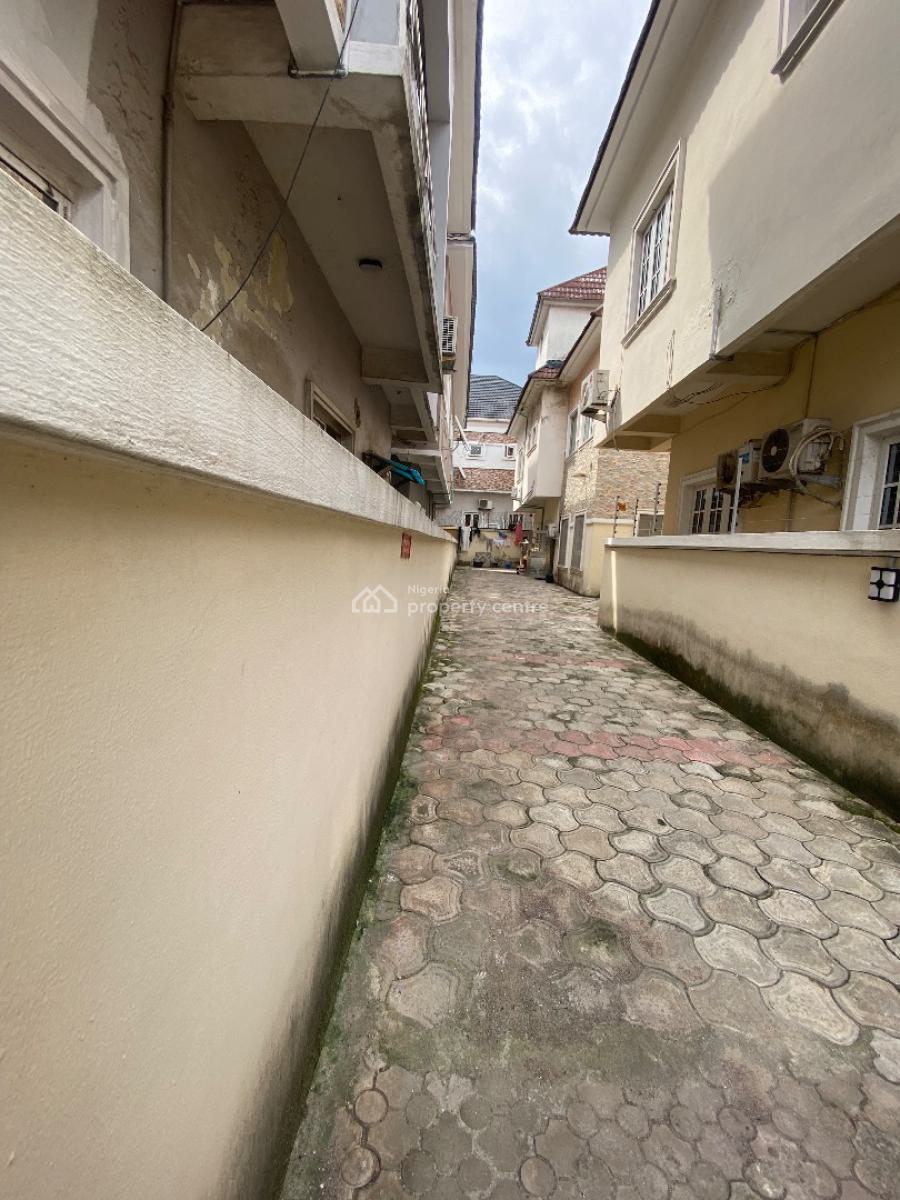 Full Building 12bedroom, Chevron Lekki, Lekki, Lagos, Detached Duplex for Sale