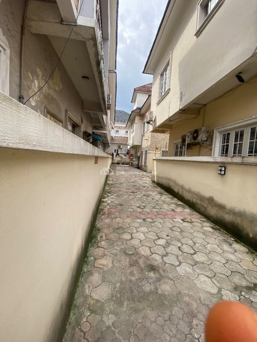 Full Building 12bedroom, Chevron Lekki, Lekki, Lagos, Detached Duplex for Sale