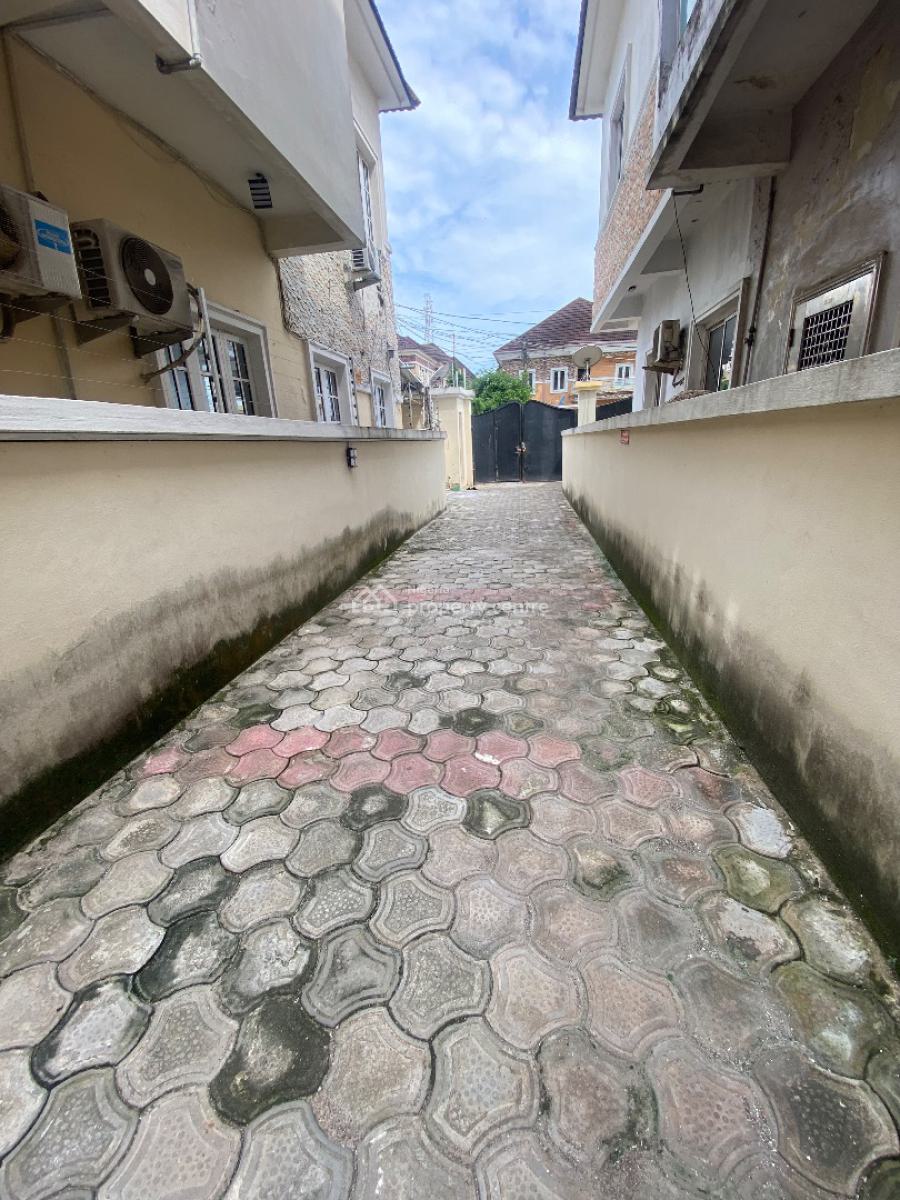 Full Building 12bedroom, Chevron Lekki, Lekki, Lagos, Detached Duplex for Sale