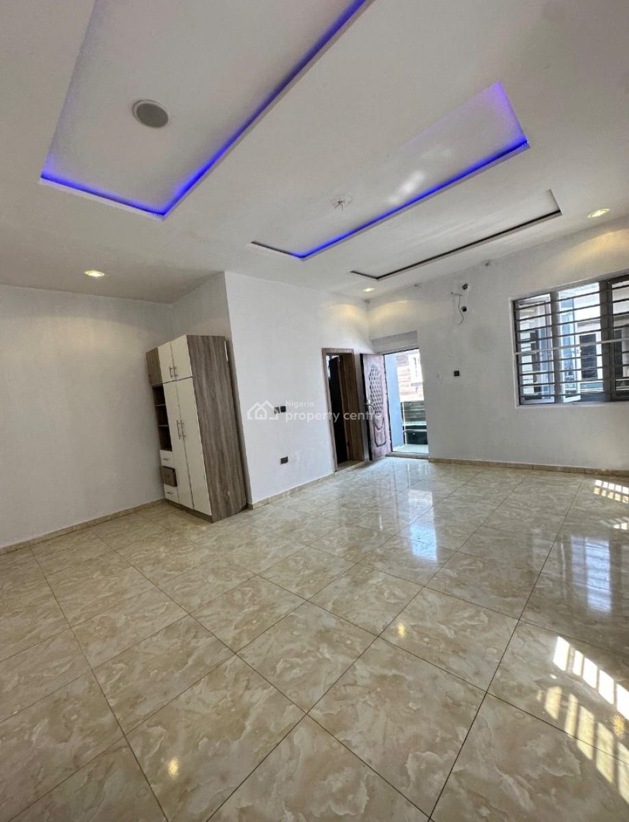 Masters En-suite Bedroom with Private Balcony, Royal Pine Gate Orchid Road, Lekki, Lagos, Flat / Apartment for Rent