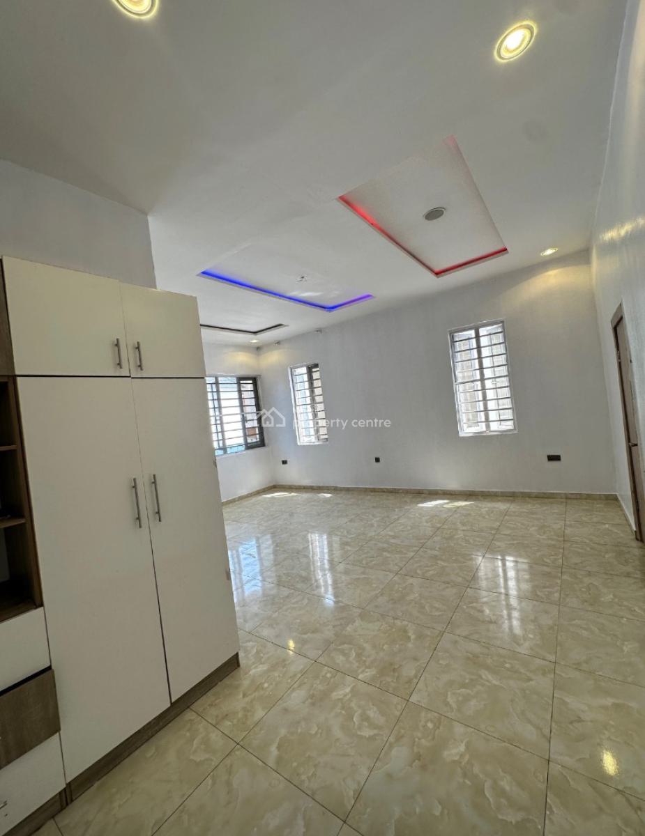 Masters En-suite Bedroom with Private Balcony, Royal Pine Gate Orchid Road, Lekki, Lagos, Flat / Apartment for Rent