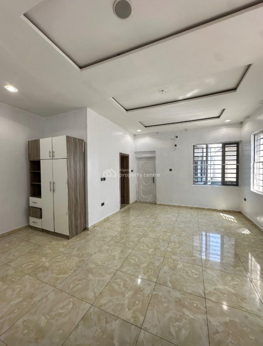 Masters En-suite Bedroom with Private Balcony, Royal Pine Gate Orchid Road, Lekki, Lagos, Flat / Apartment for Rent