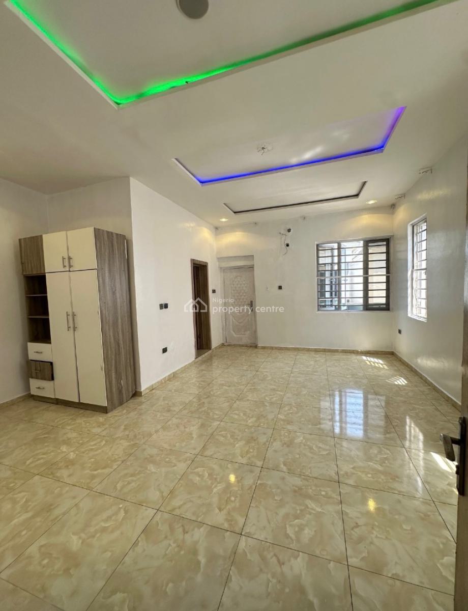 Masters En-suite Bedroom with Private Balcony, Royal Pine Gate Orchid Road, Lekki, Lagos, Flat / Apartment for Rent