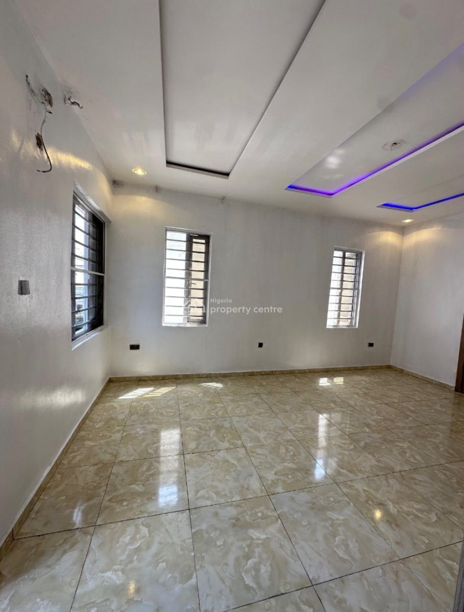 Masters En-suite Bedroom with Private Balcony, Royal Pine Gate Orchid Road, Lekki, Lagos, Flat / Apartment for Rent