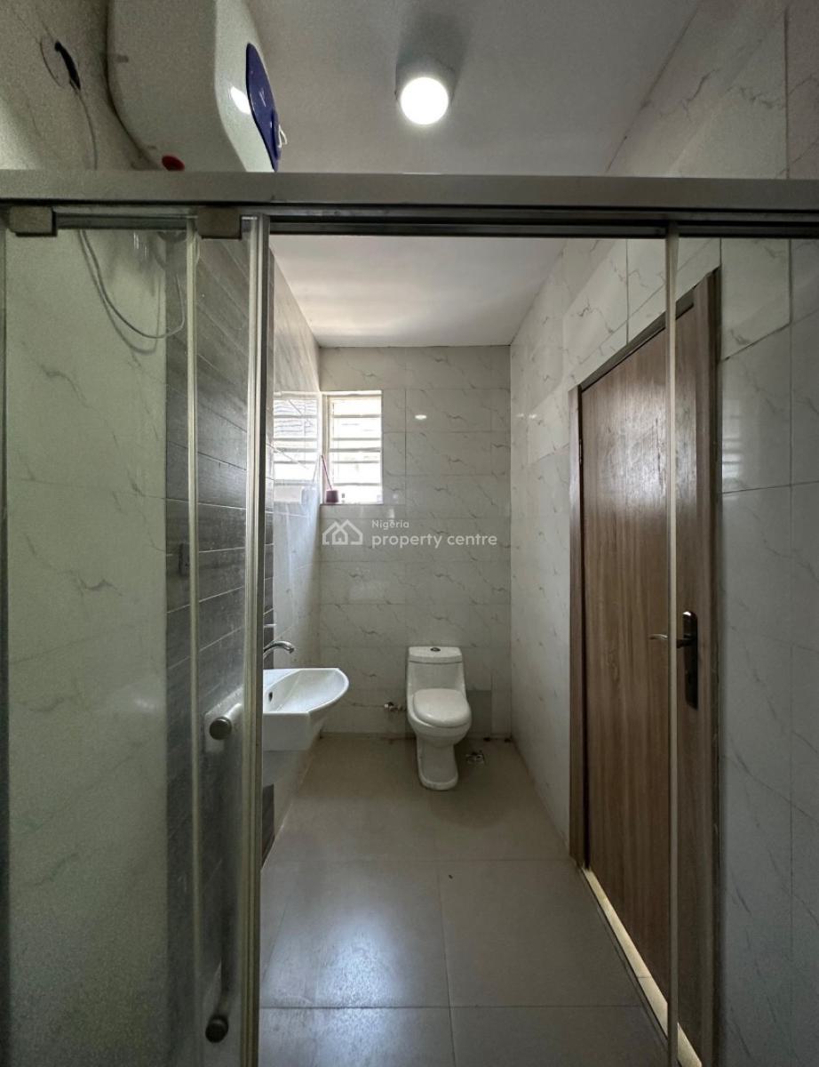 Masters En-suite Bedroom with Private Balcony, Royal Pine Gate Orchid Road, Lekki, Lagos, Flat / Apartment for Rent