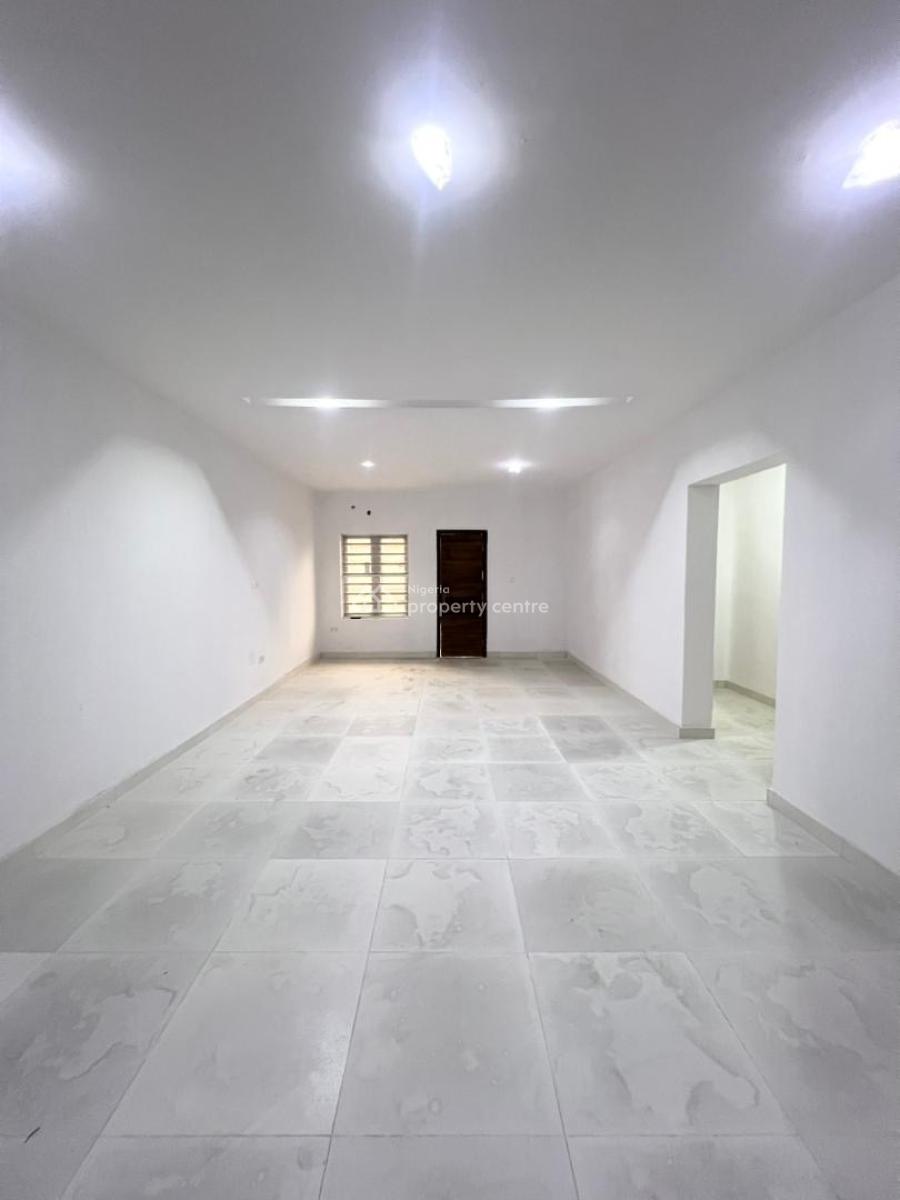 Lovely Spacious 2 Bedroom Apartment, Lekki Phase 1, Lekki, Lagos, Flat / Apartment for Sale