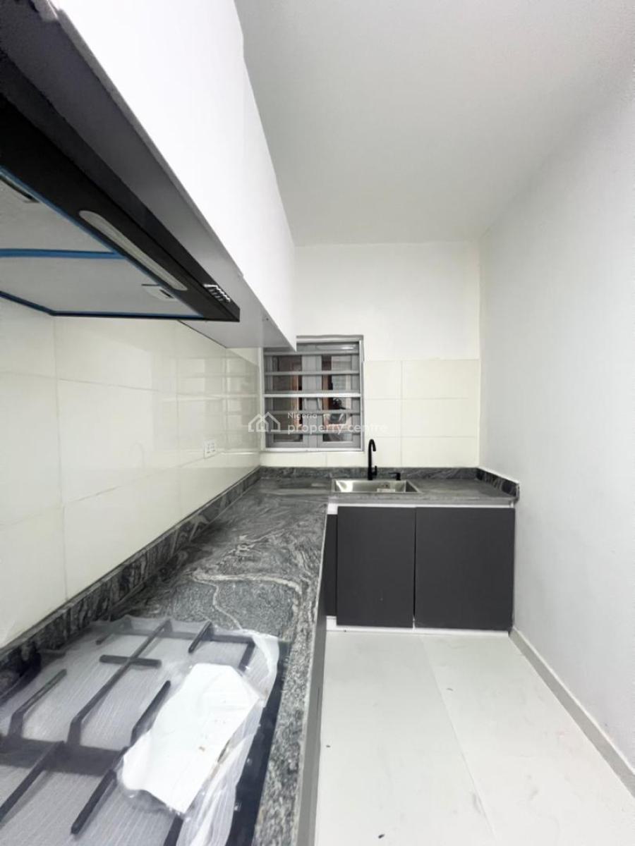 Lovely Spacious 2 Bedroom Apartment, Lekki Phase 1, Lekki, Lagos, Flat / Apartment for Sale