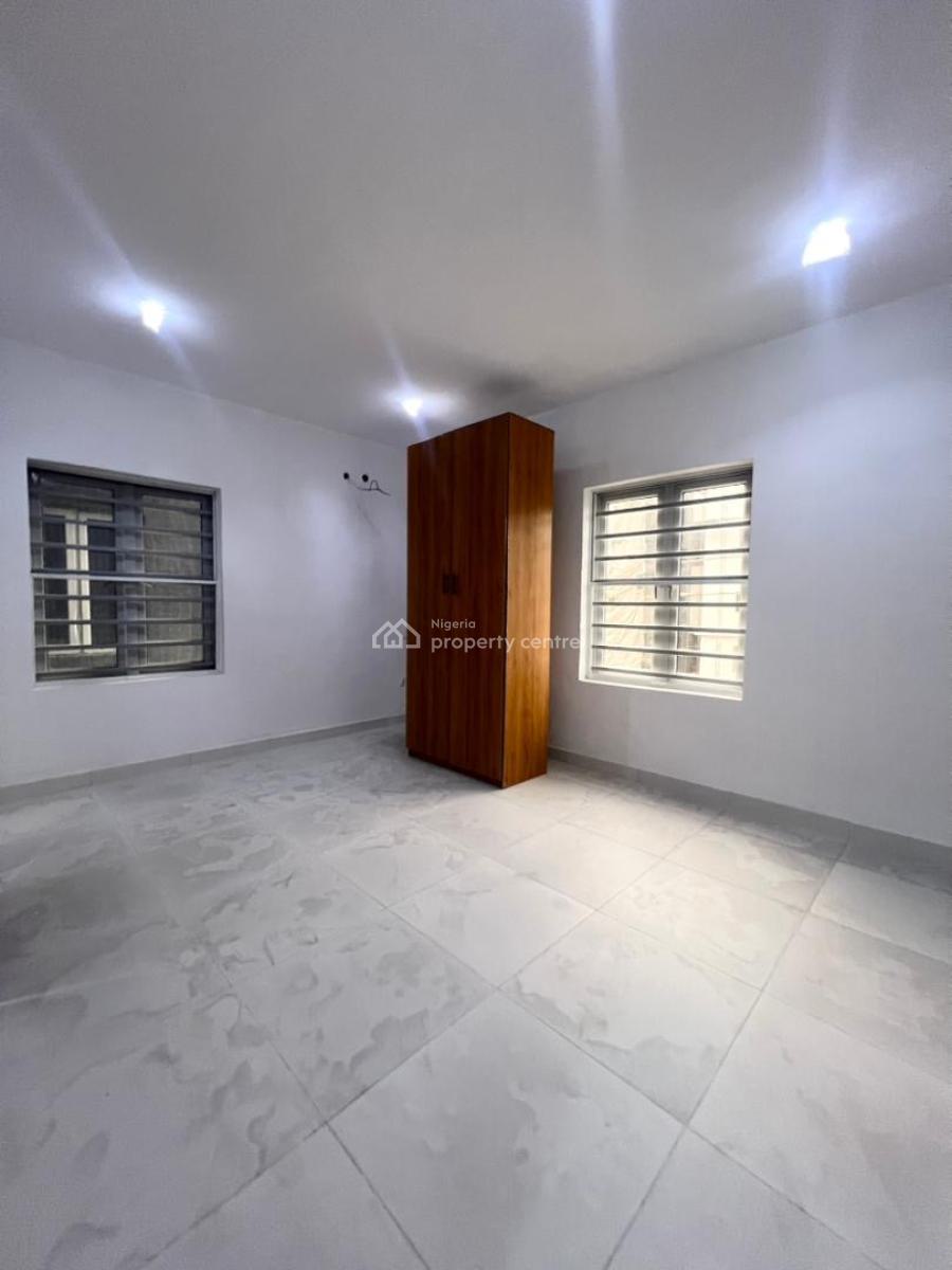 Lovely Spacious 2 Bedroom Apartment, Lekki Phase 1, Lekki, Lagos, Flat / Apartment for Sale