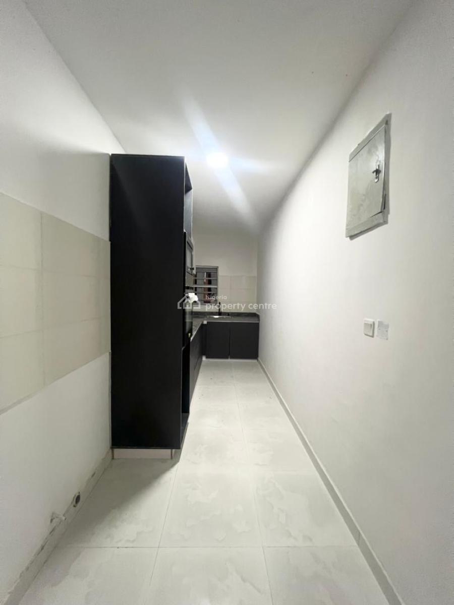 Lovely Spacious 2 Bedroom Apartment, Lekki Phase 1, Lekki, Lagos, Flat / Apartment for Sale