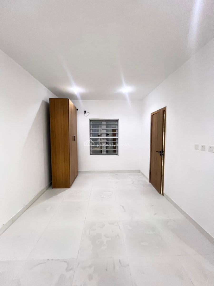 Lovely Spacious 2 Bedroom Apartment, Lekki Phase 1, Lekki, Lagos, Flat / Apartment for Sale