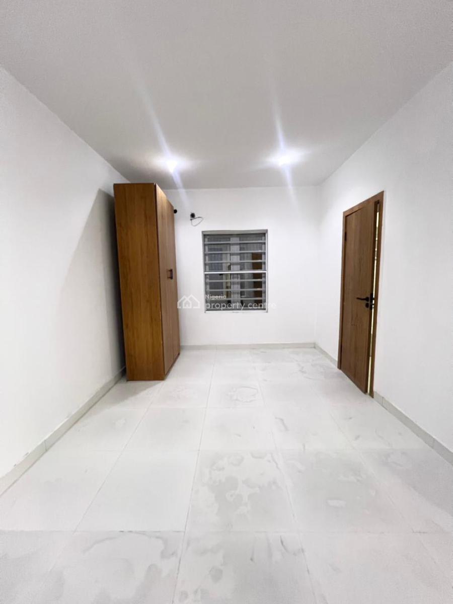 Lovely Spacious 2 Bedroom Apartment, Lekki Phase 1, Lekki, Lagos, Flat / Apartment for Sale