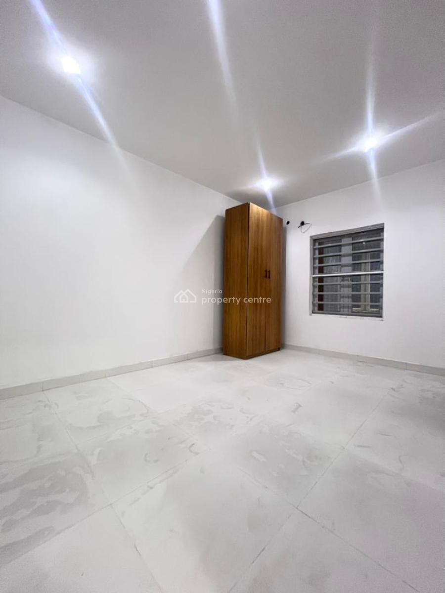 Lovely Spacious 2 Bedroom Apartment, Lekki Phase 1, Lekki, Lagos, Flat / Apartment for Sale