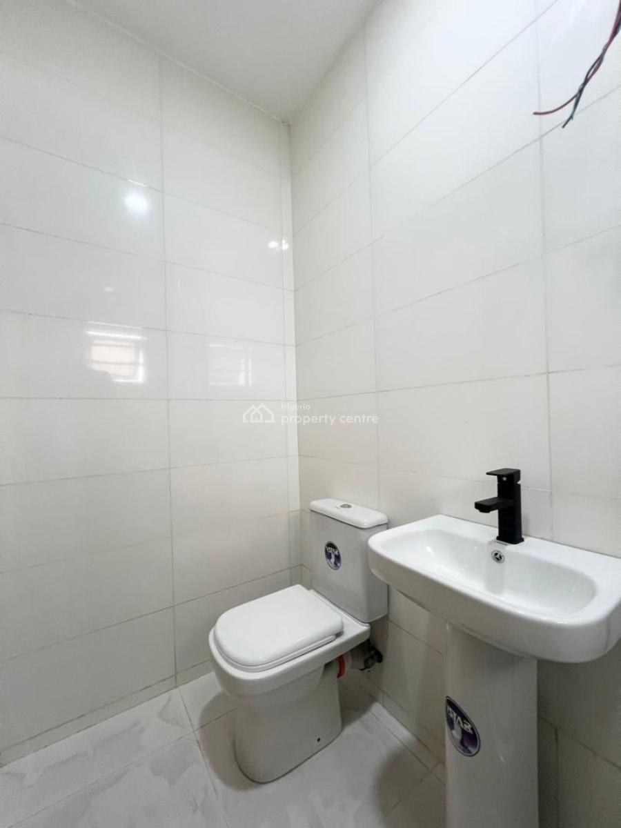 Lovely Spacious 2 Bedroom Apartment, Lekki Phase 1, Lekki, Lagos, Flat / Apartment for Sale