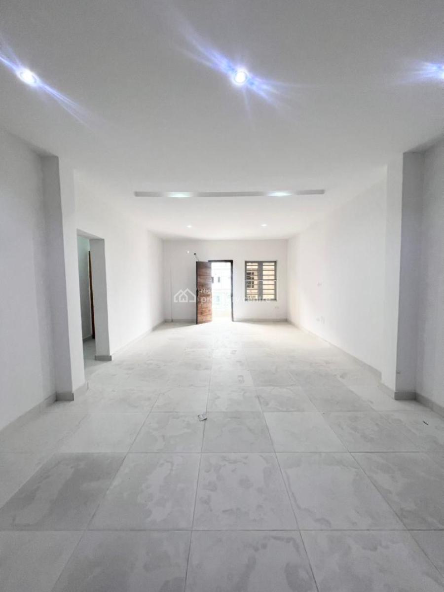 Lovely Spacious 2 Bedroom Apartment, Lekki Phase 1, Lekki, Lagos, Flat / Apartment for Sale