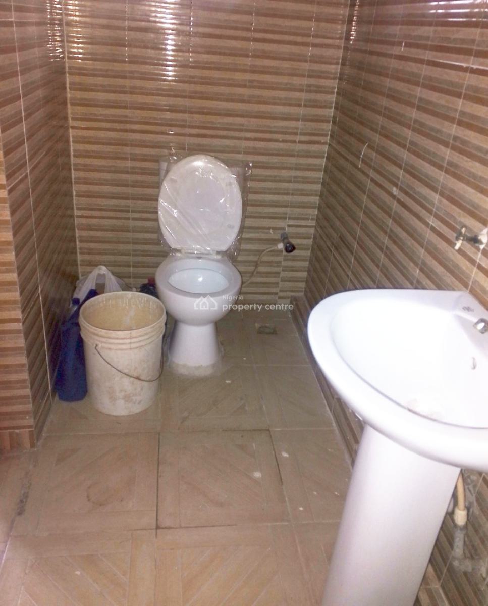 Nice and Standard Spacious 3 Bedroom Flat, Before Chevron Traffic Light, Lekki Expressway, Lekki, Lagos, Flat / Apartment for Rent