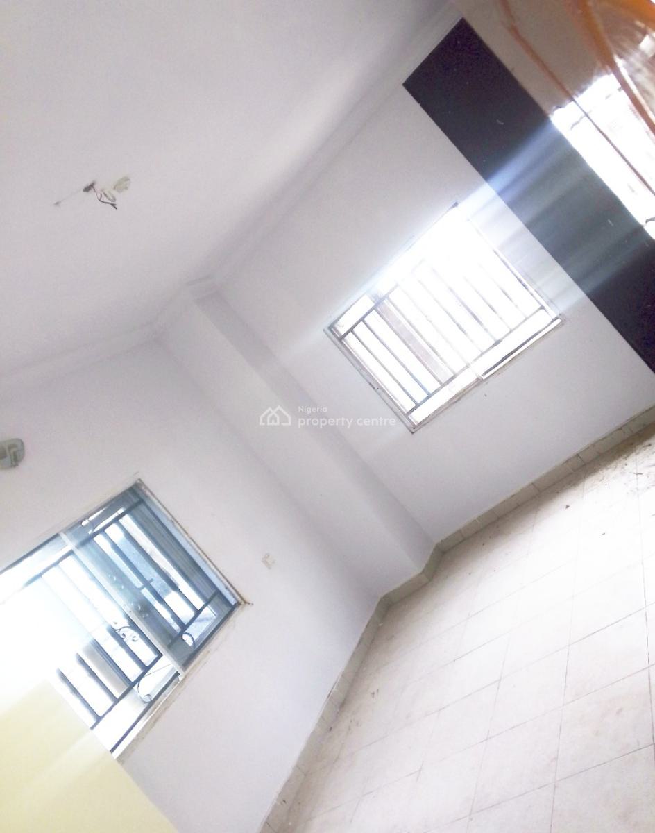 Nice and Standard Spacious 3 Bedroom Flat, Before Chevron Traffic Light, Lekki Expressway, Lekki, Lagos, Flat / Apartment for Rent