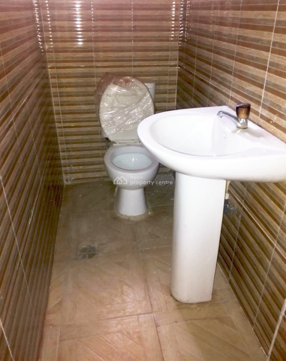 Nice and Standard Spacious 3 Bedroom Flat, Before Chevron Traffic Light, Lekki Expressway, Lekki, Lagos, Flat / Apartment for Rent