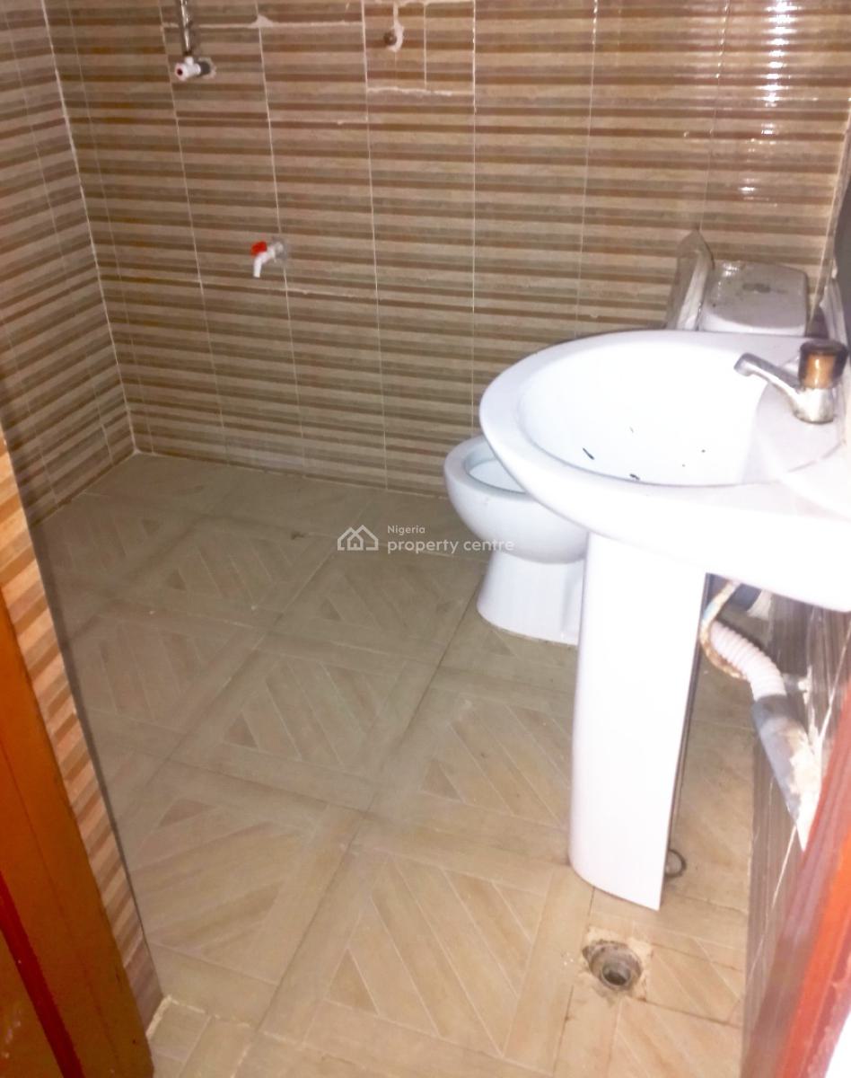 Nice and Standard Spacious 3 Bedroom Flat, Before Chevron Traffic Light, Lekki Expressway, Lekki, Lagos, Flat / Apartment for Rent