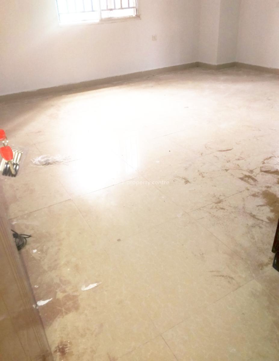 Nice and Standard Spacious 3 Bedroom Flat, Before Chevron Traffic Light, Lekki Expressway, Lekki, Lagos, Flat / Apartment for Rent